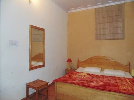 The Royale Oaks Hotel, Shimla 2